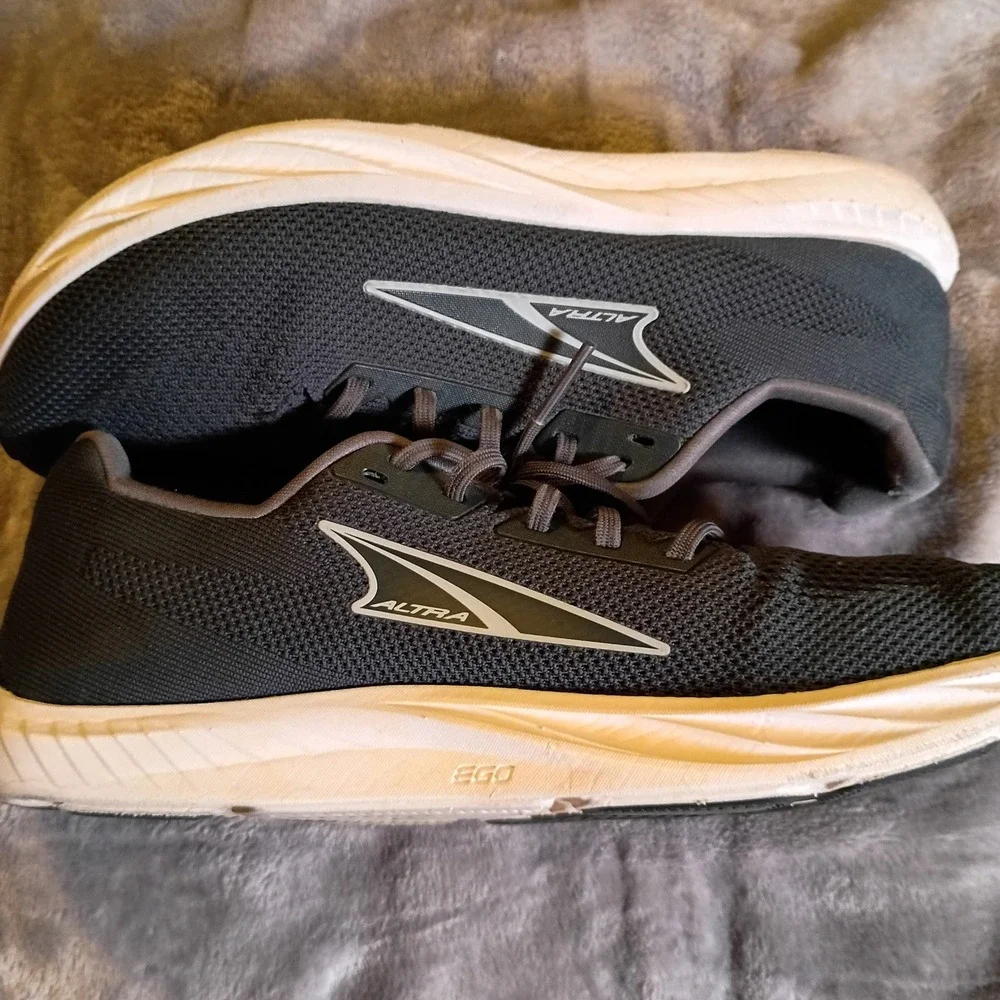 Altra Escalante 4 Womens 9 Black White Zero Drop Road Running Shoes AL0A85NF000